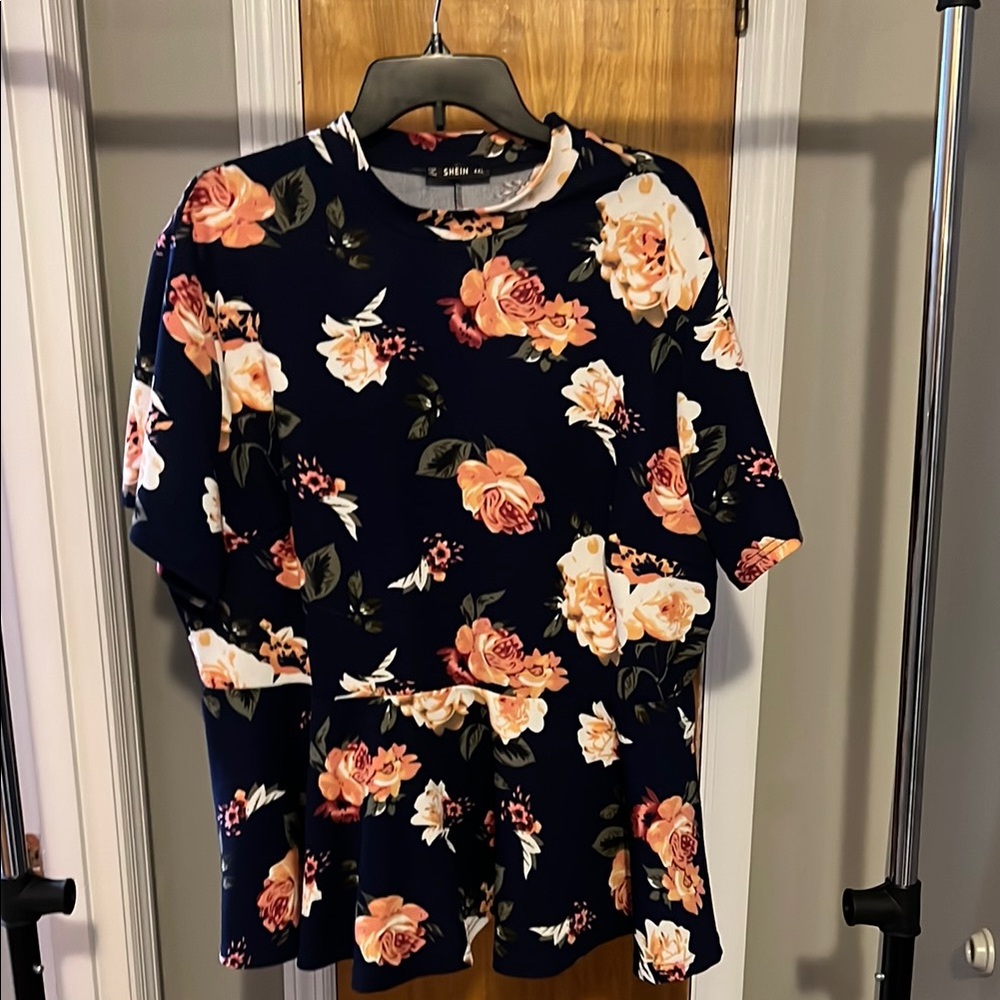 SHEIN Orange and White 3/4 Sleeve Boxy Tee with Peter Pan Collar